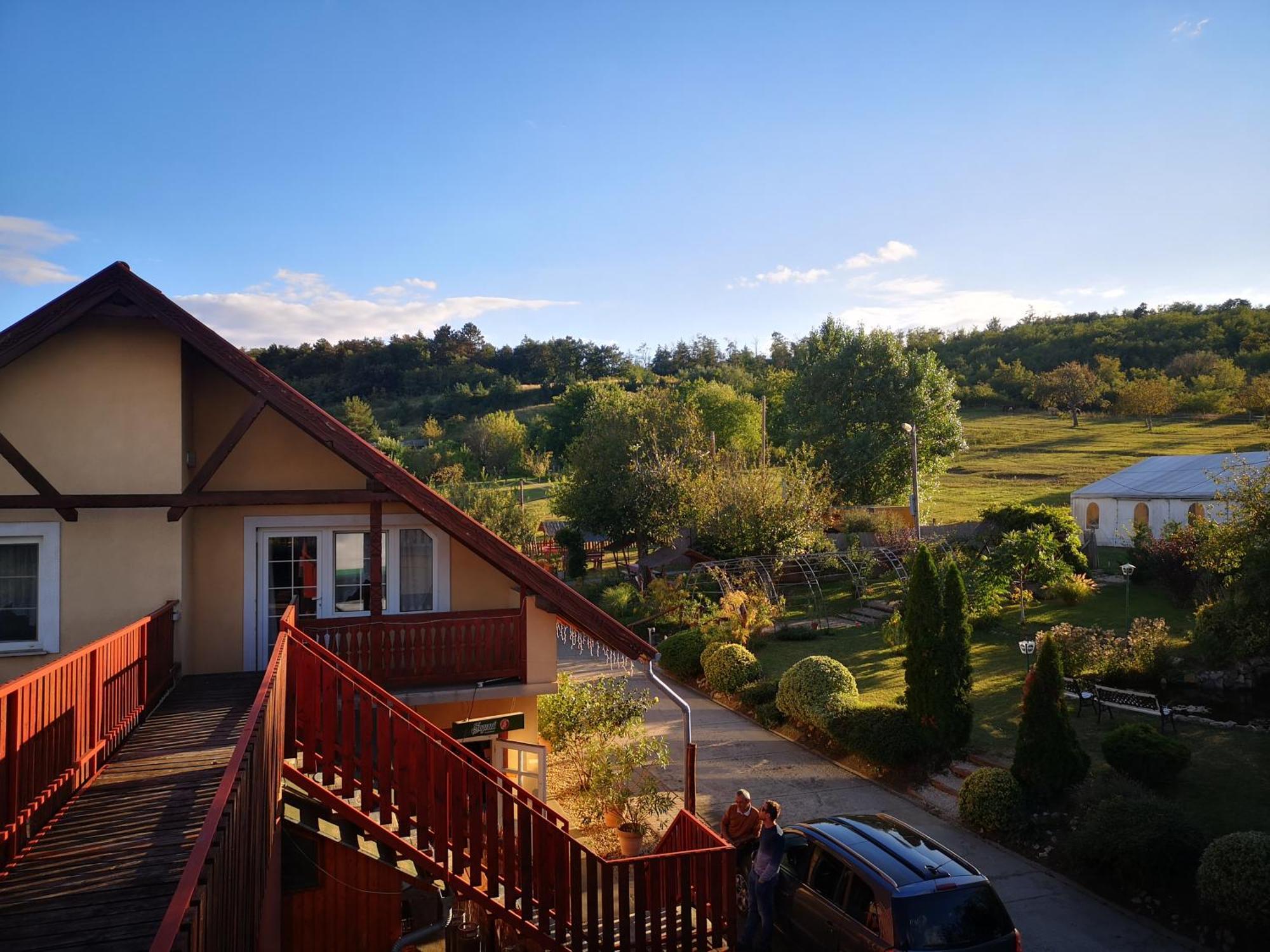 Pilisi Lovas Major, Dorog Bed and Breakfast Eksteriør billede
