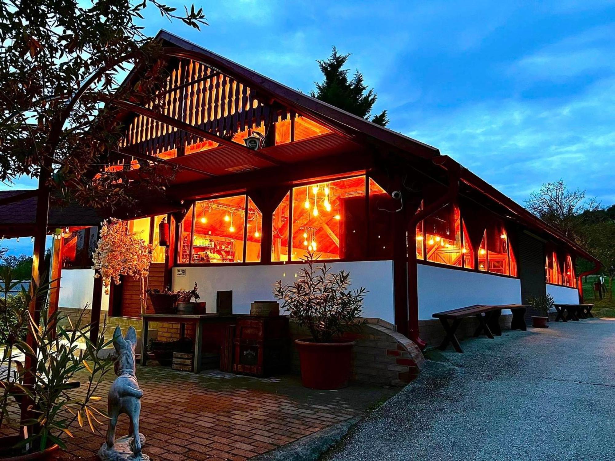 Pilisi Lovas Major, Dorog Bed and Breakfast Eksteriør billede
